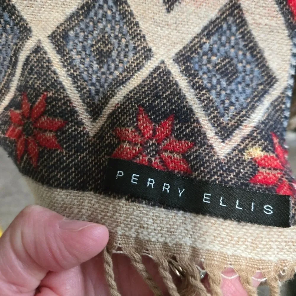 VINTAGE PERRY ELLIS SCARF IN EXCELLENT CONDITION OSFM